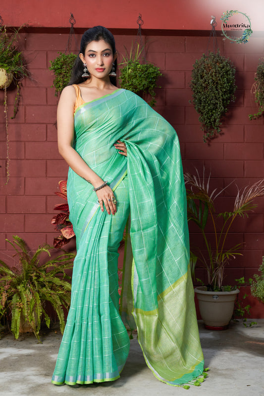 Handwoven Linen Saree with Intricate Weaving Design