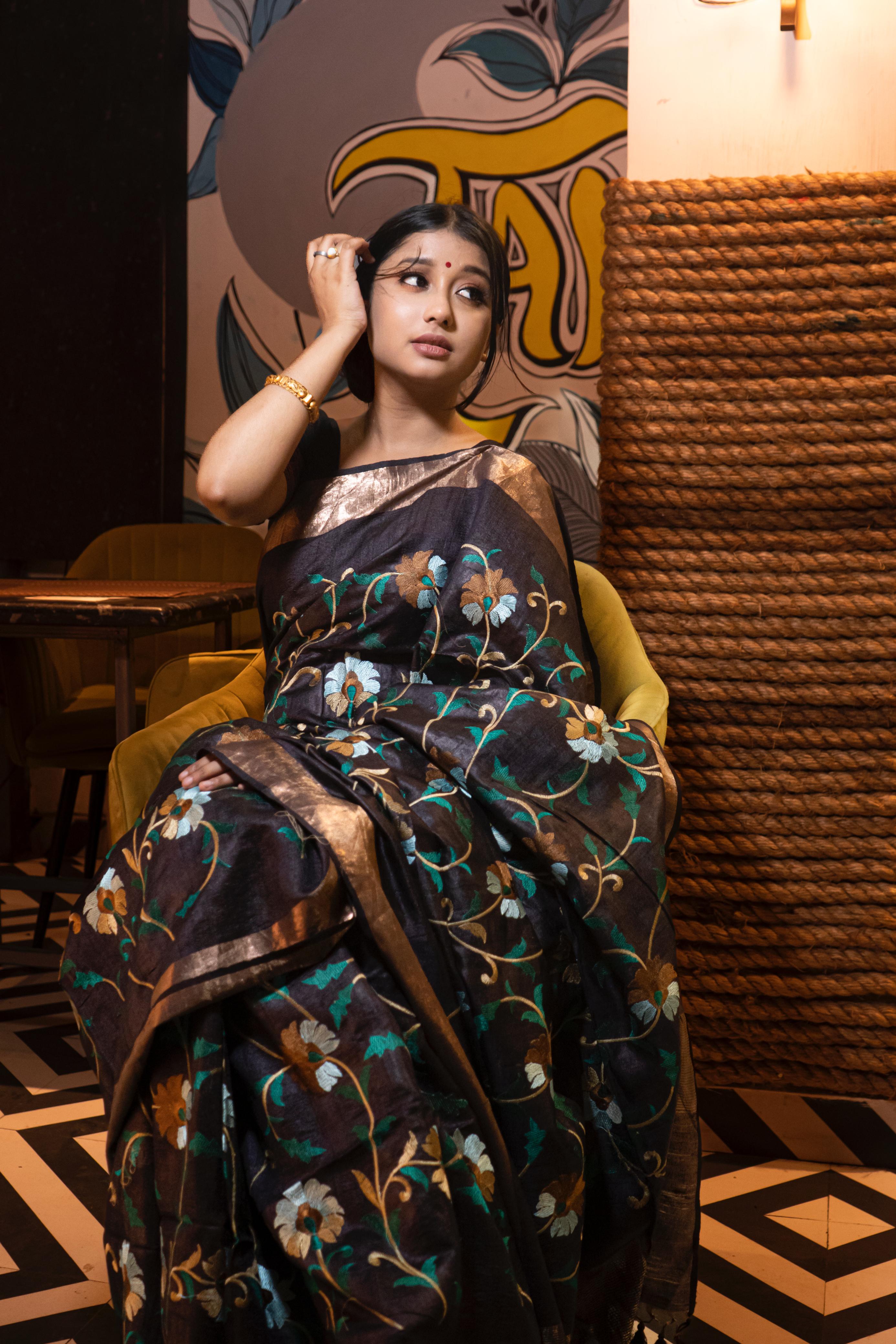 Mundrika Lifestyle - Silk Sarees