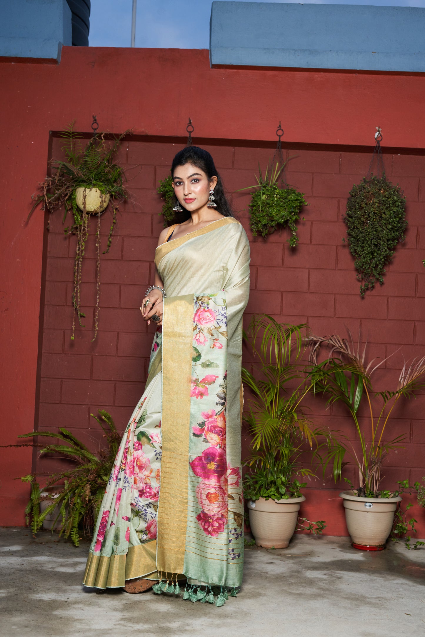 Handwoven Tussar Munga Silk Floral Print Design Saree